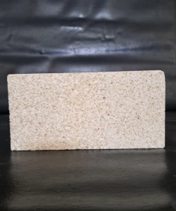 CEGŁA IZOLACYJNA MULITOWA 2 L23 (250x123x64 mm)